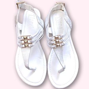 🎈NWOT🎈{Tiara} white sandals